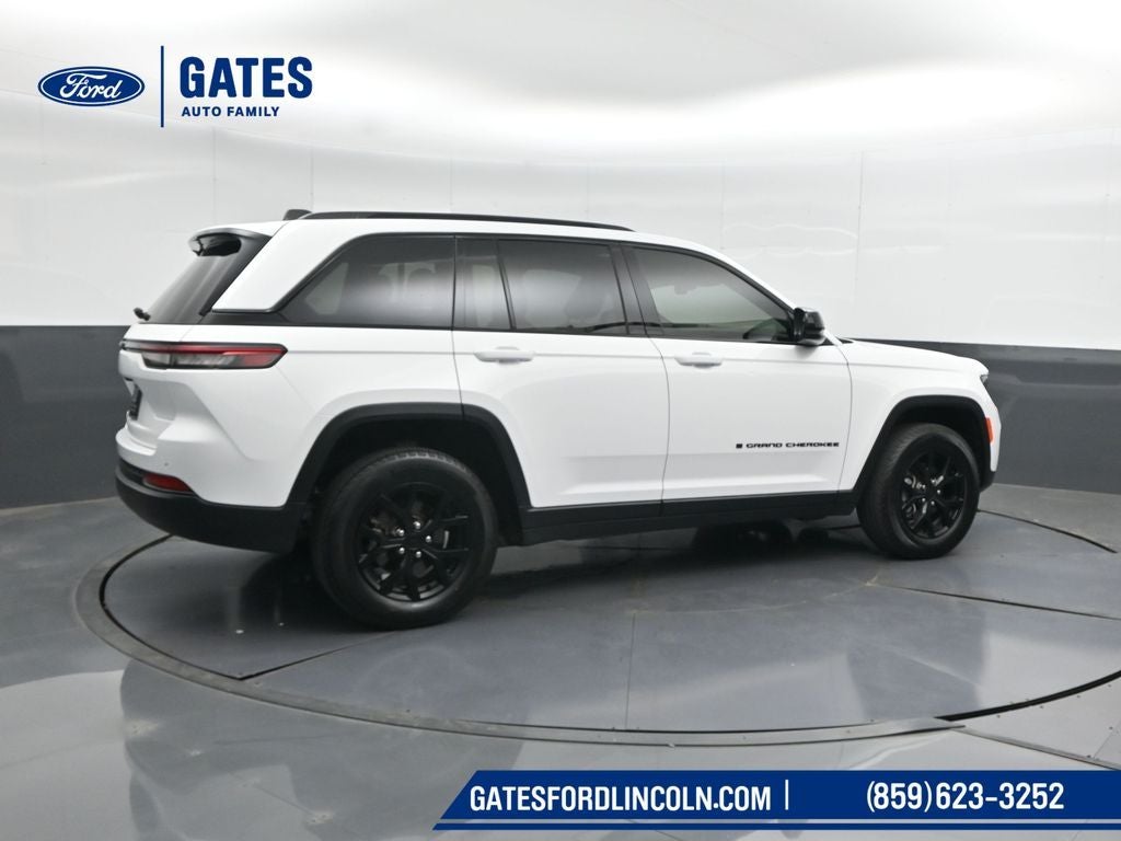 2025 Jeep Grand Cherokee Laredo