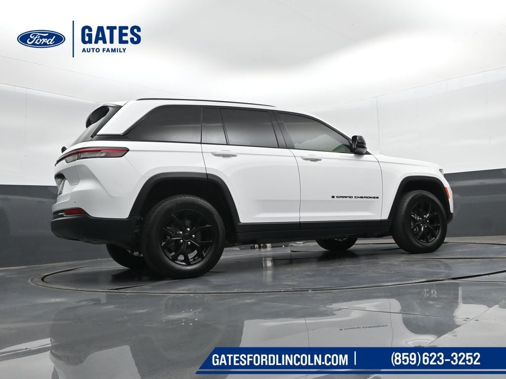 2025 Jeep Grand Cherokee Laredo