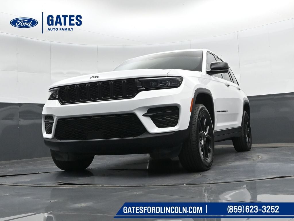 2025 Jeep Grand Cherokee Laredo