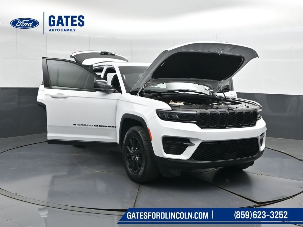 2025 Jeep Grand Cherokee Laredo