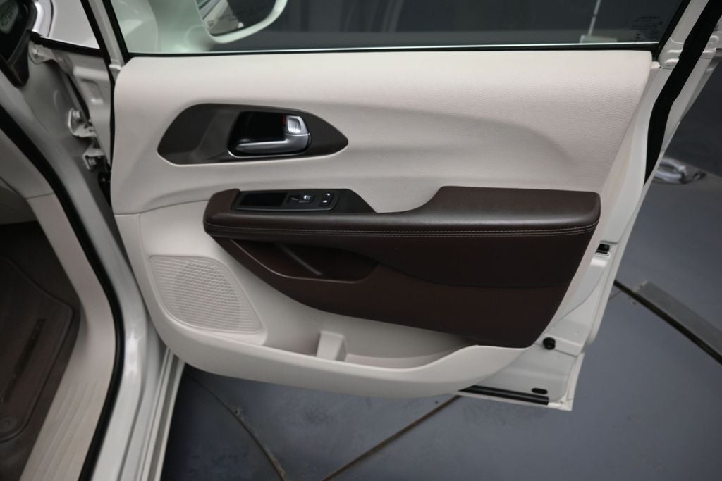 2017 Chrysler Pacifica Touring L