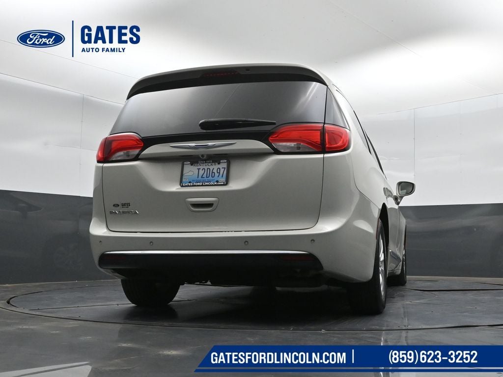 2017 Chrysler Pacifica Touring L