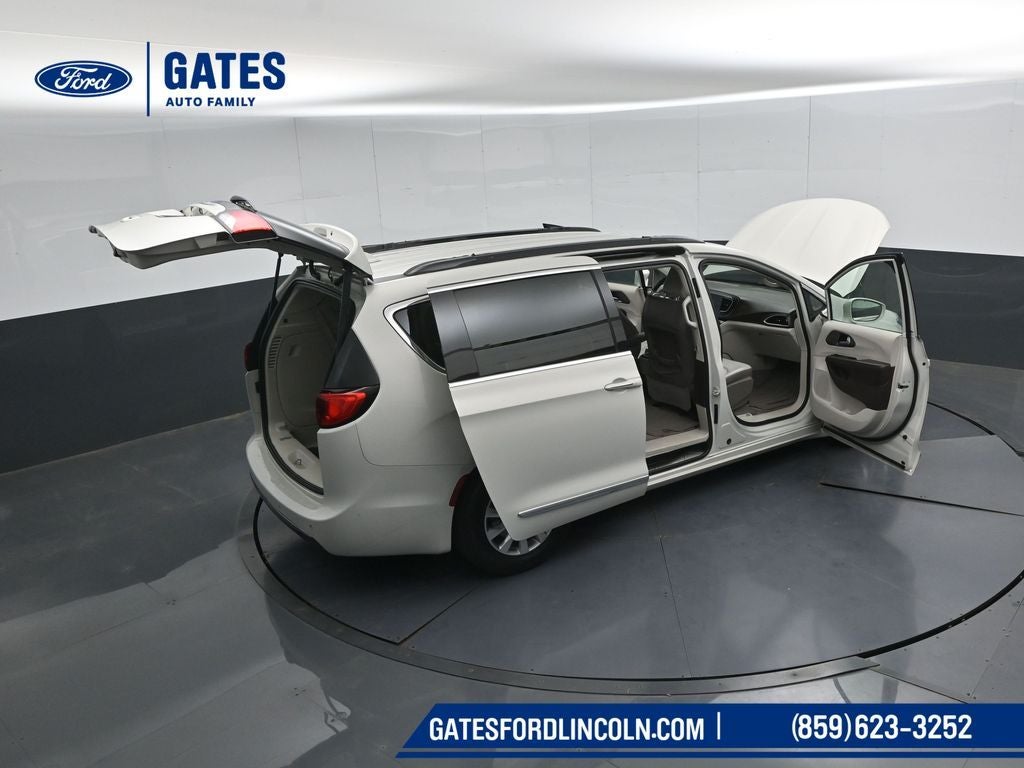 2017 Chrysler Pacifica Touring L