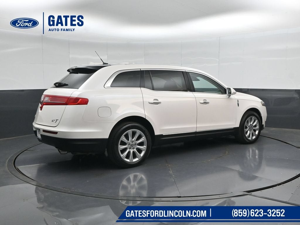 2017 Lincoln MKT Base