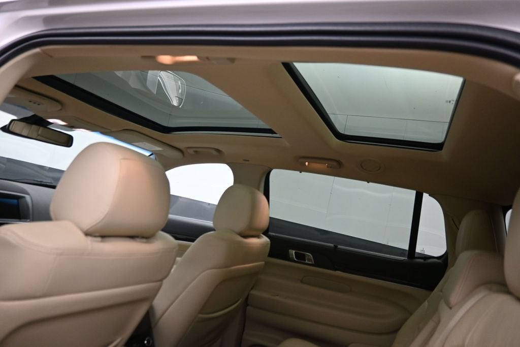2017 Lincoln MKT Base