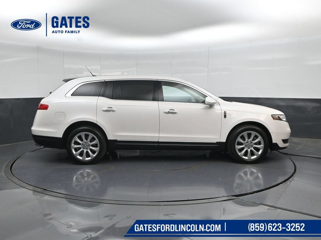 2017 Lincoln MKT Base