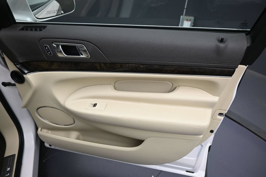 2017 Lincoln MKT Base