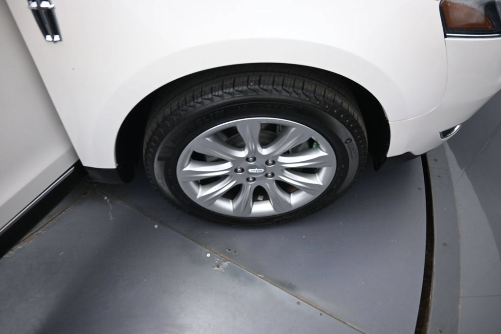 2017 Lincoln MKT Base
