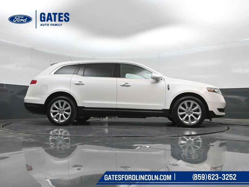 2017 Lincoln MKT Base