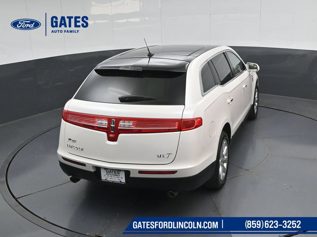 2017 Lincoln MKT Base