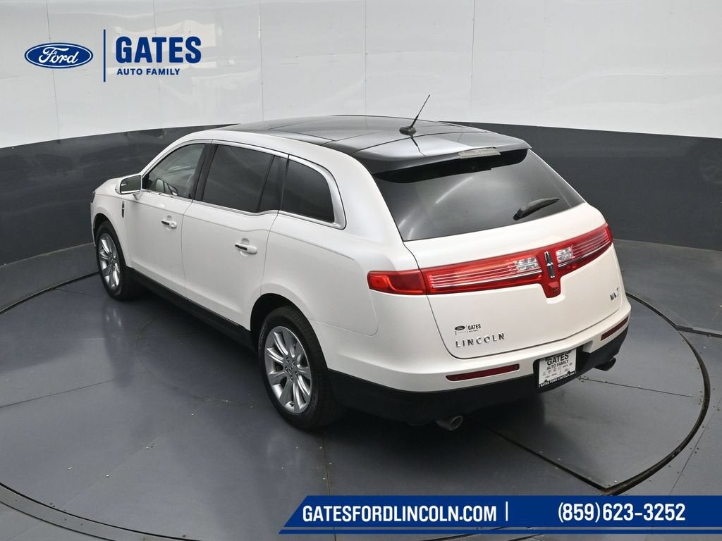 2017 Lincoln MKT Base