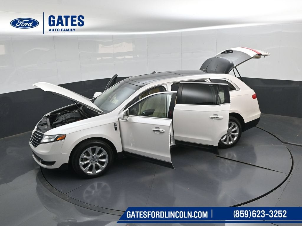 2017 Lincoln MKT Base