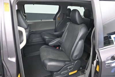 2014 Toyota Sienna SE 8 Passenger