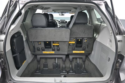 2014 Toyota Sienna SE 8 Passenger