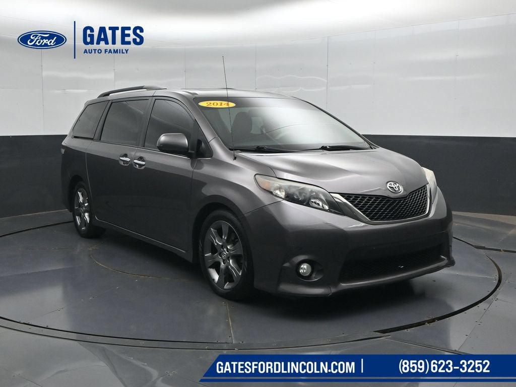 2014 Toyota Sienna SE 8 Passenger