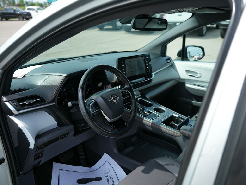 2021 Toyota Sienna XSE 7 Passenger