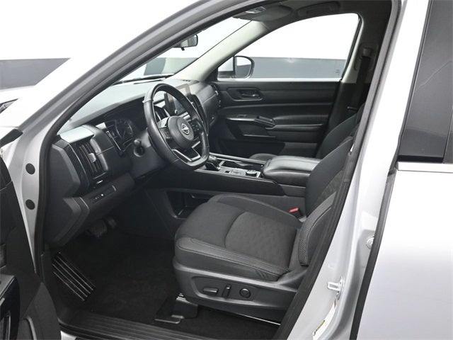 2023 Nissan Pathfinder SV