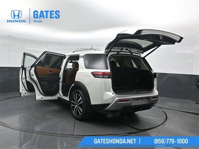 2023 Nissan Pathfinder Platinum