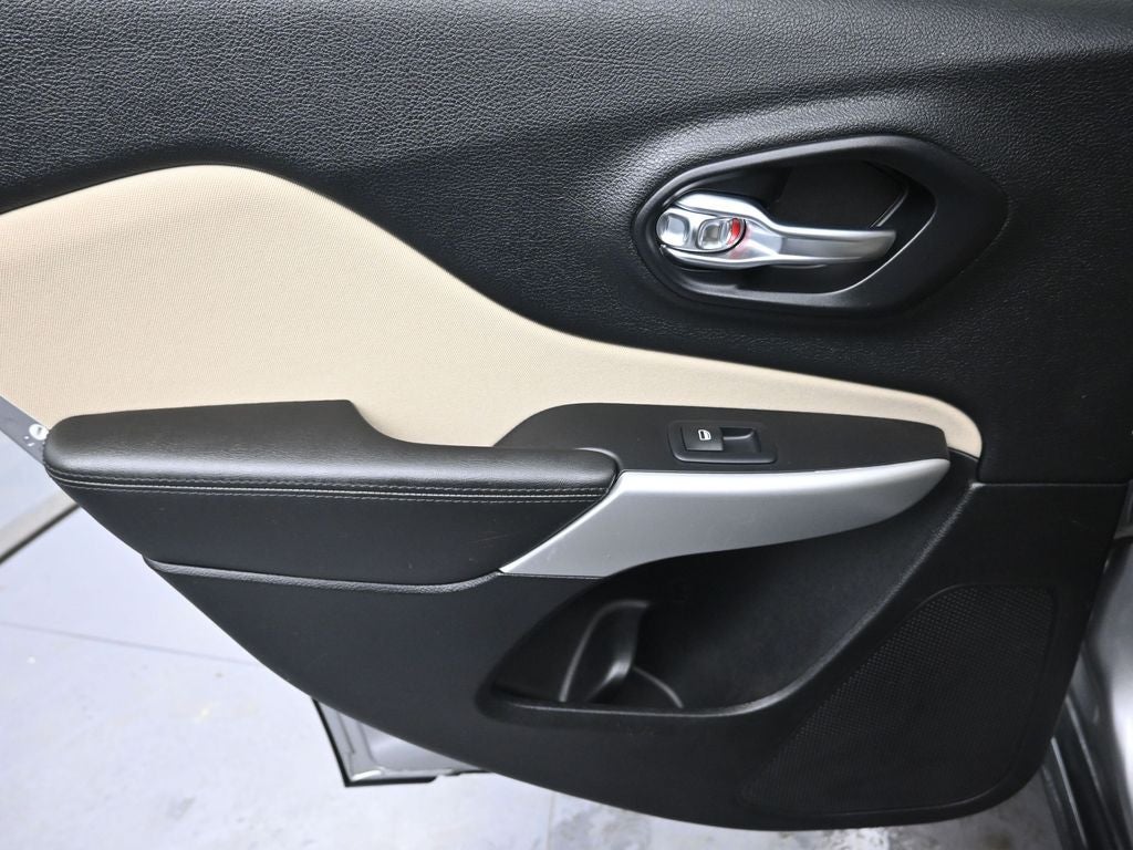 2017 Jeep Cherokee Sport