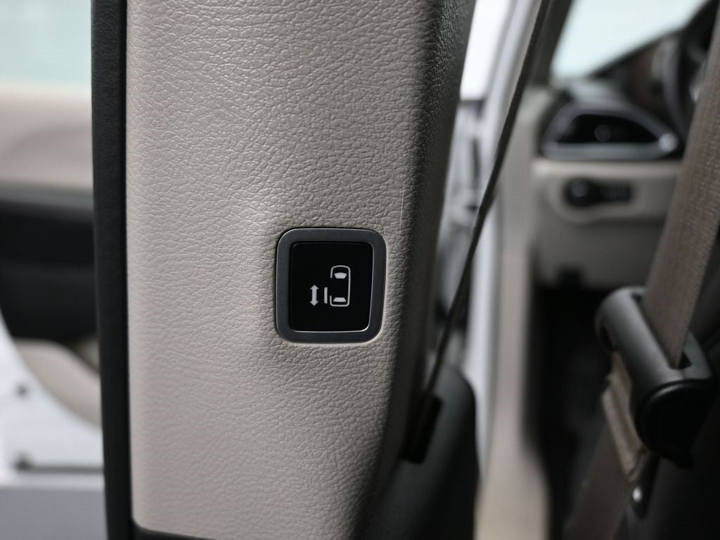 2017 Chrysler Pacifica Touring L Plus