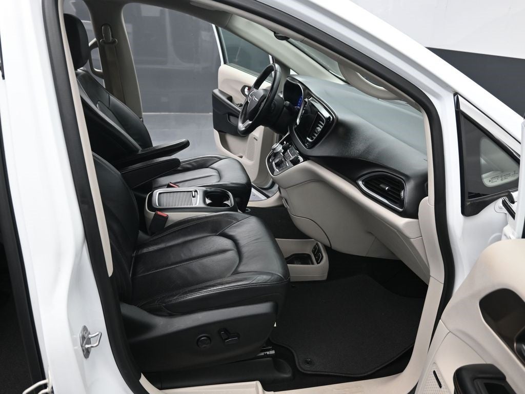 2017 Chrysler Pacifica Touring L Plus