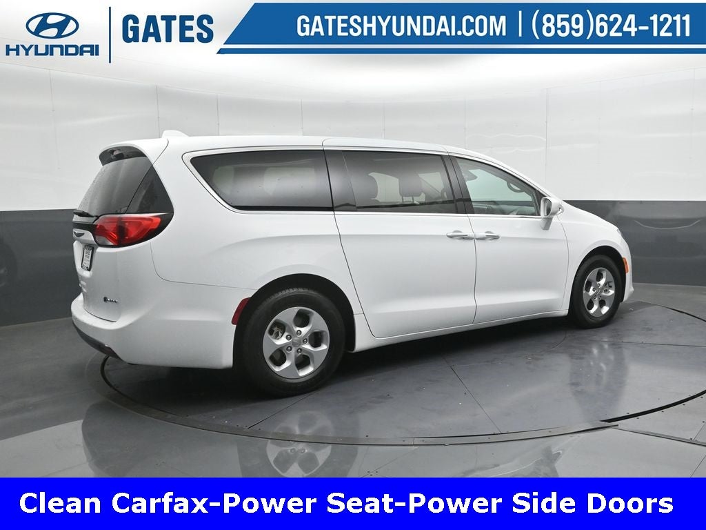 2017 Chrysler Pacifica Hybrid Touring Plus