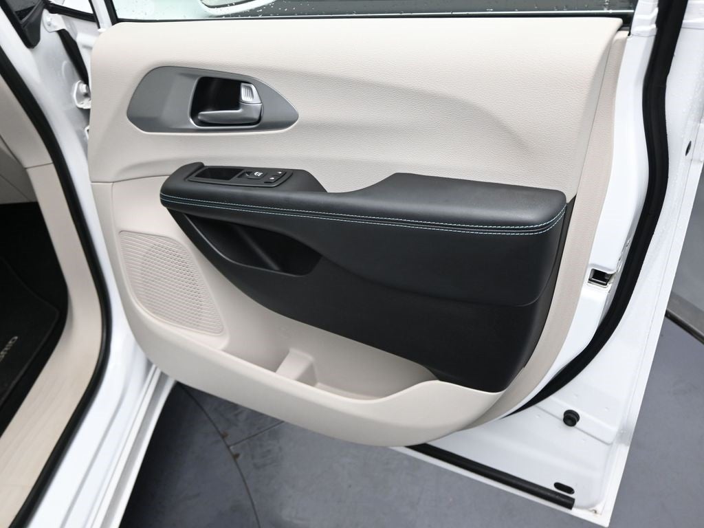 2017 Chrysler Pacifica Hybrid Touring Plus