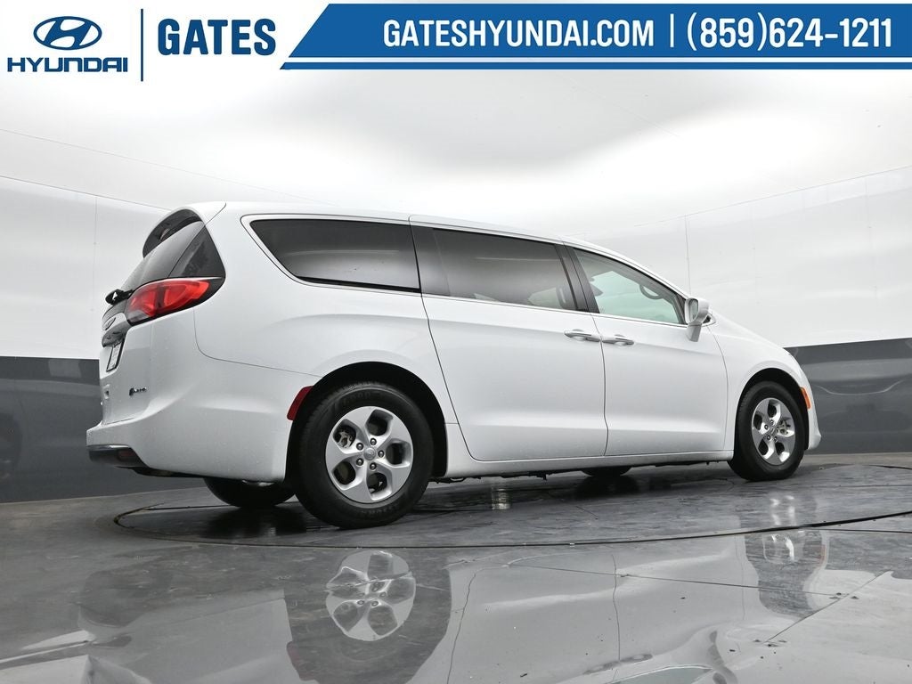 2017 Chrysler Pacifica Hybrid Touring Plus