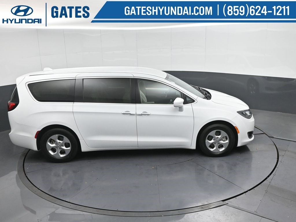 2017 Chrysler Pacifica Hybrid Touring Plus