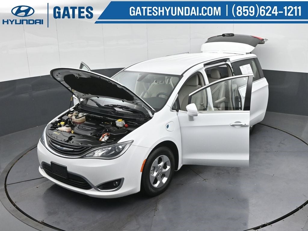 2017 Chrysler Pacifica Hybrid Touring Plus