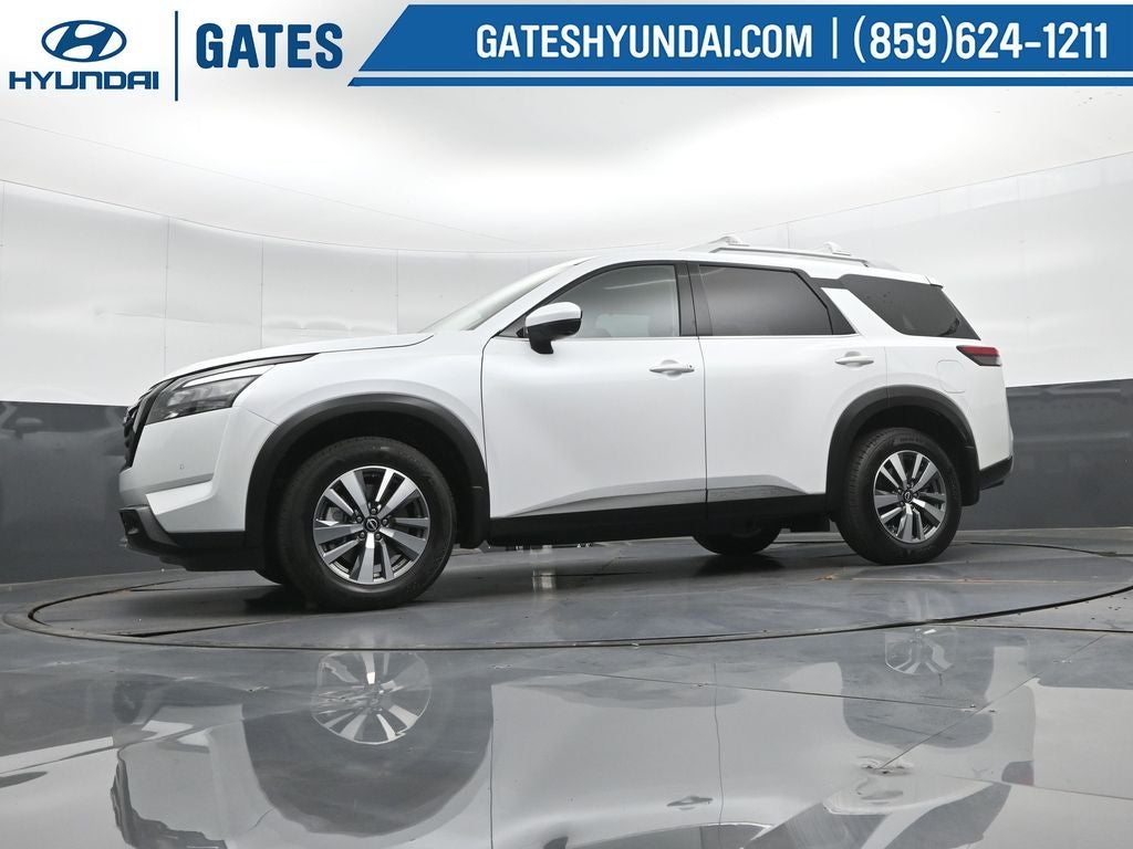 2025 Nissan Pathfinder SL