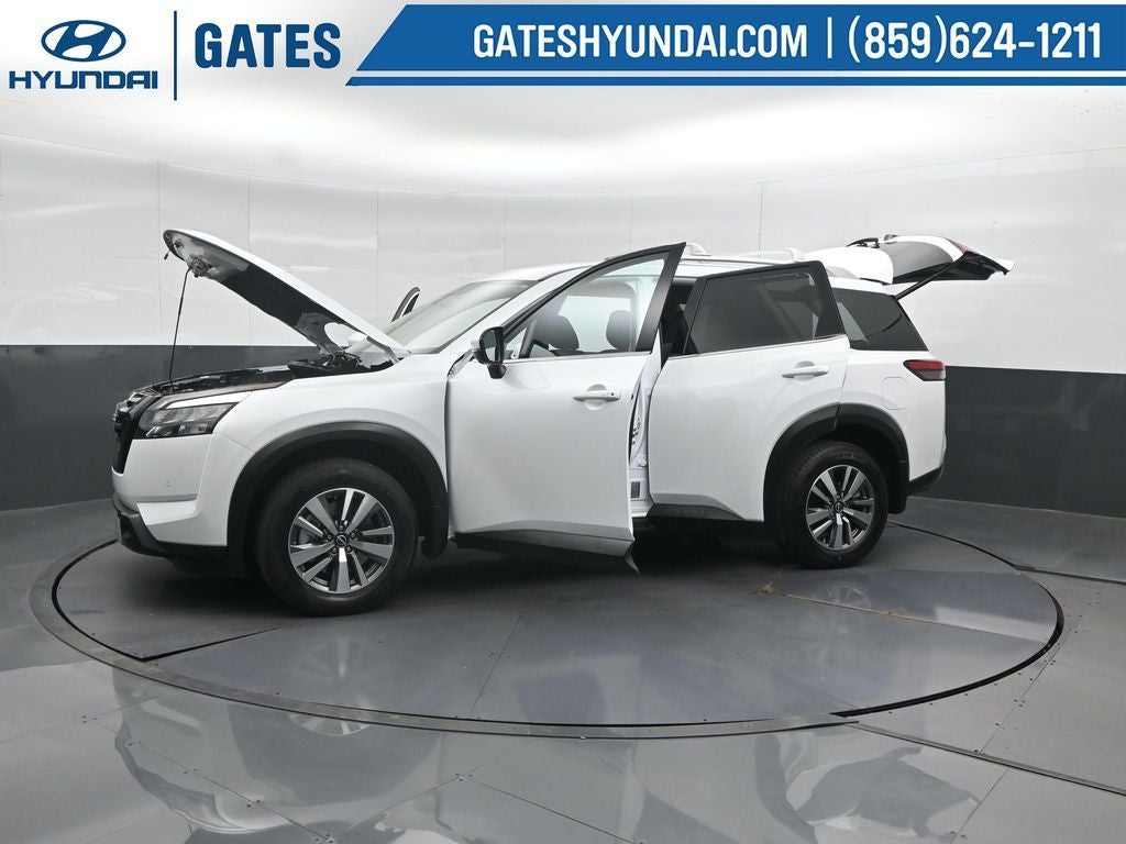 2025 Nissan Pathfinder SL