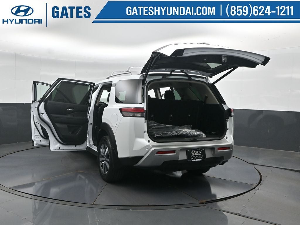 2025 Nissan Pathfinder SL