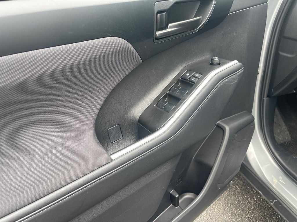 2025 Toyota Highlander LE