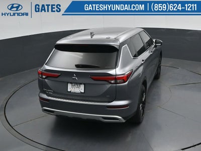 2022 Mitsubishi Outlander SE