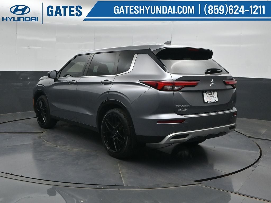2022 Mitsubishi Outlander SE