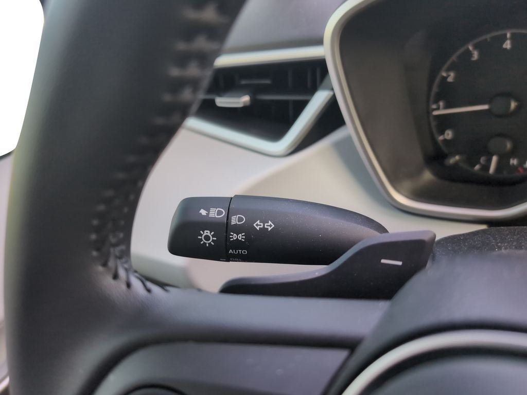 2025 Toyota Corolla Hatchback SE