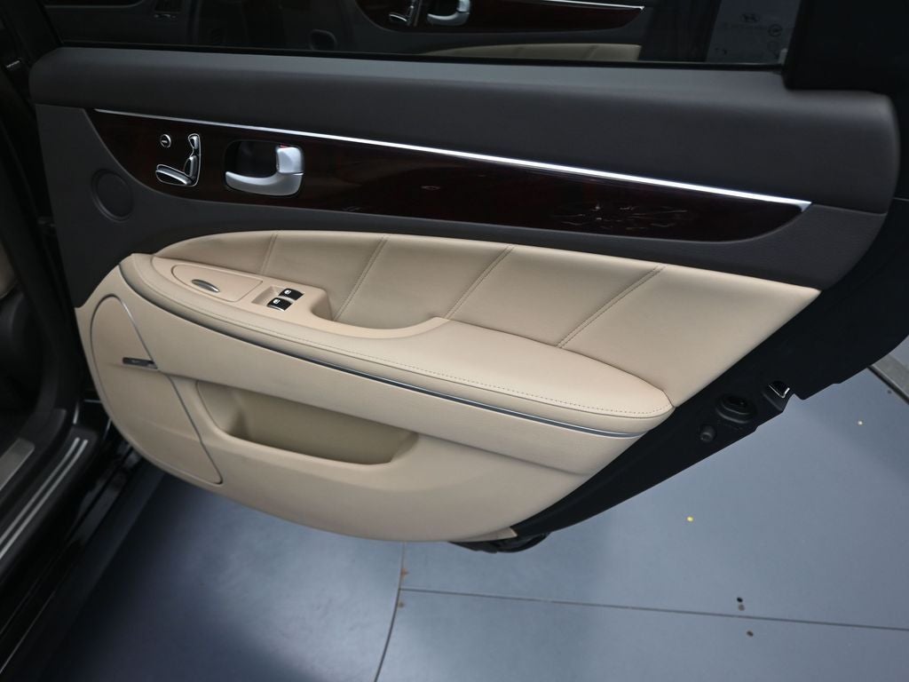 2012 Hyundai Equus Signature