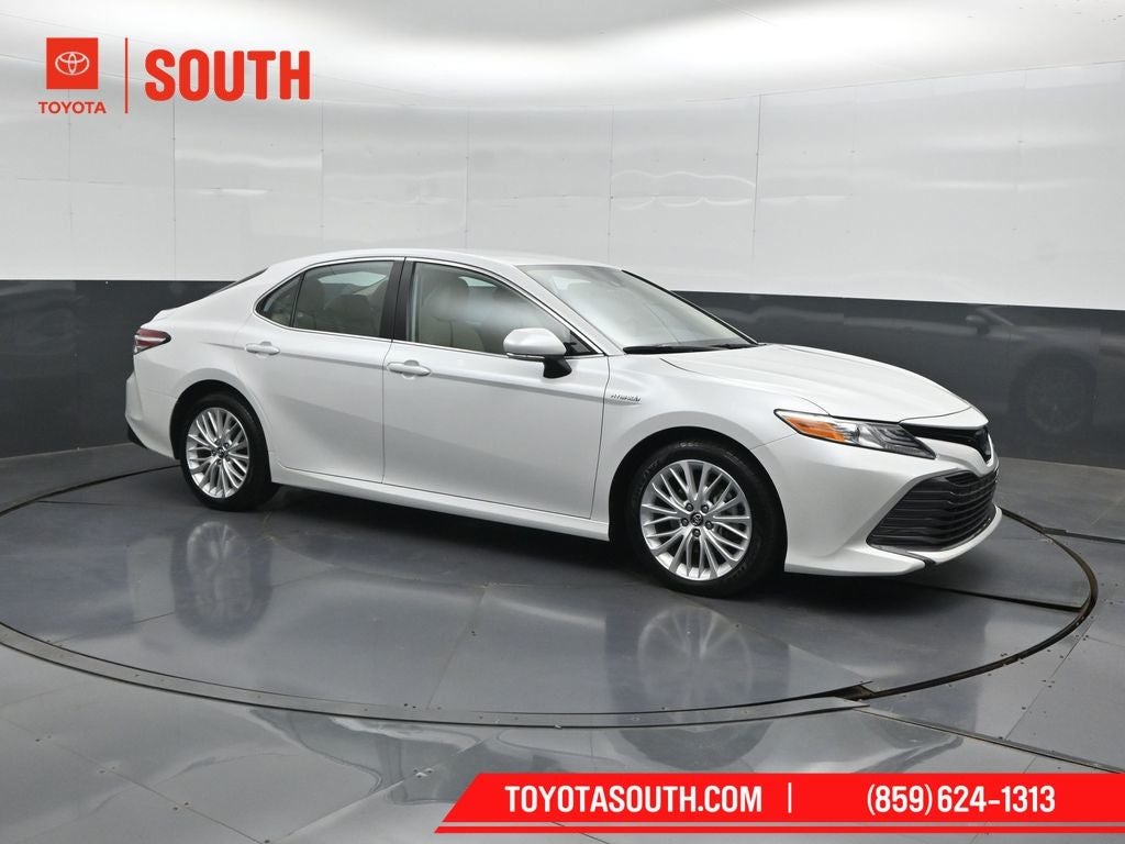 2020 Toyota Camry Hybrid XLE
