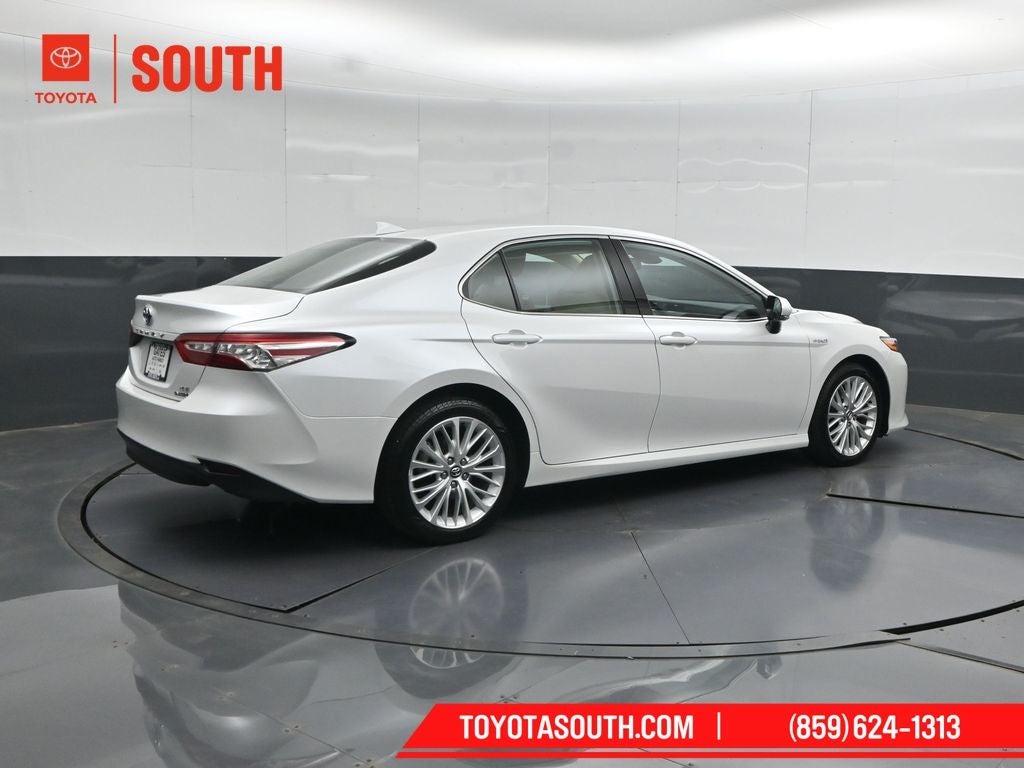 2020 Toyota Camry Hybrid XLE
