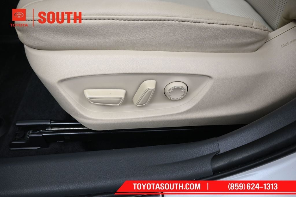 2020 Toyota Camry Hybrid XLE