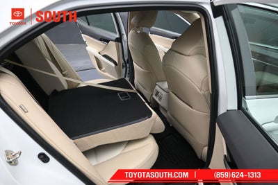 2020 Toyota Camry Hybrid XLE