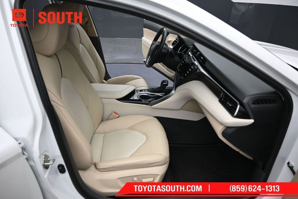 2020 Toyota Camry Hybrid XLE