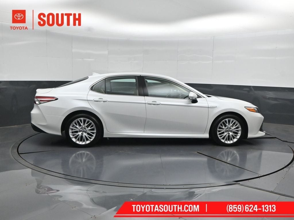 2020 Toyota Camry Hybrid XLE