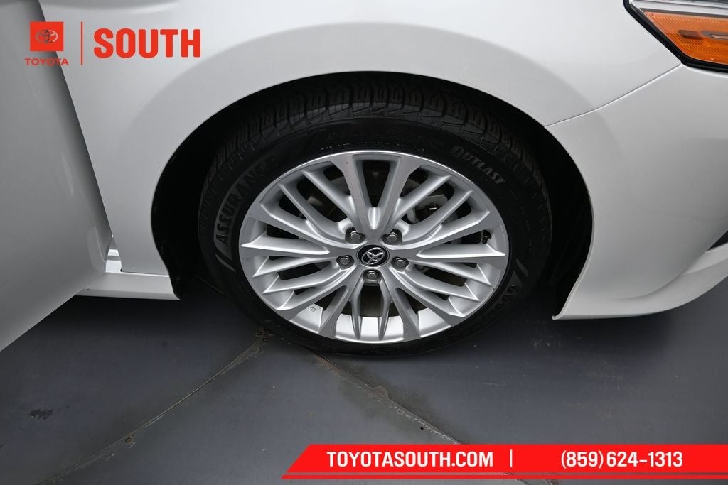 2020 Toyota Camry Hybrid XLE