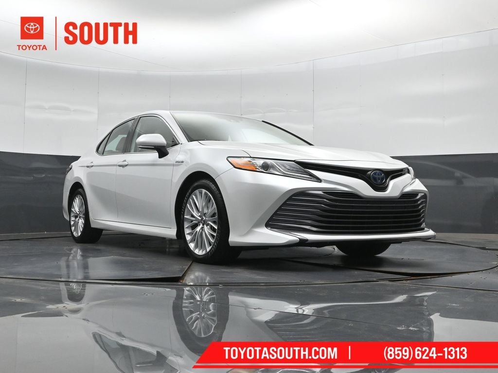 2020 Toyota Camry Hybrid XLE