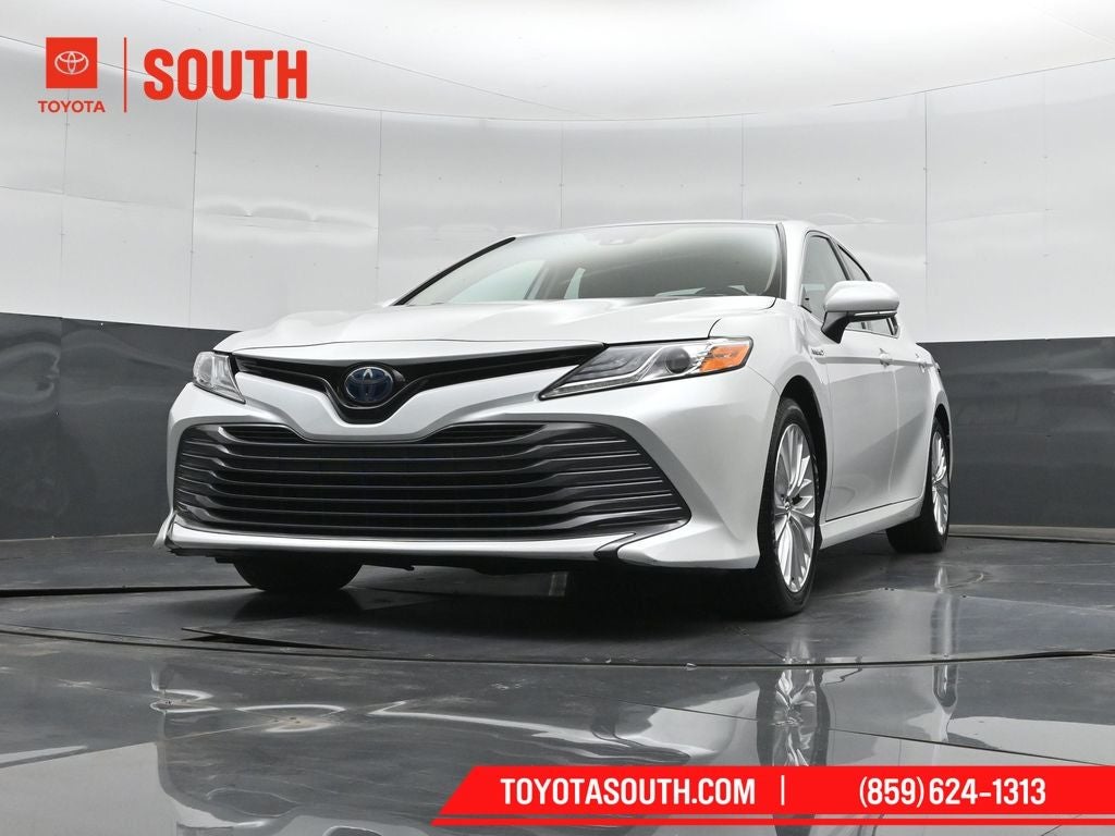2020 Toyota Camry Hybrid XLE
