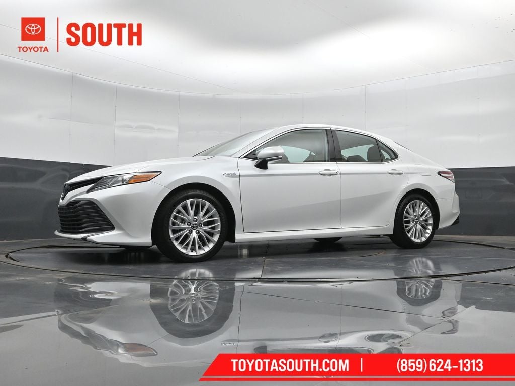 2020 Toyota Camry Hybrid XLE