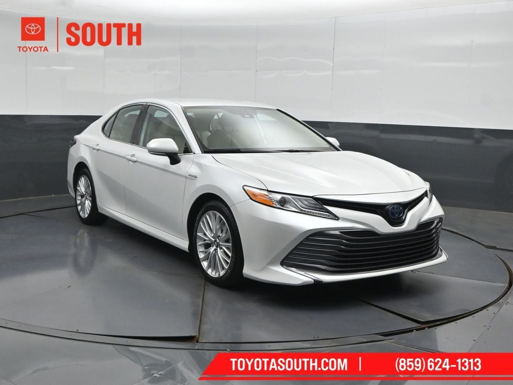 2020 Toyota Camry Hybrid XLE