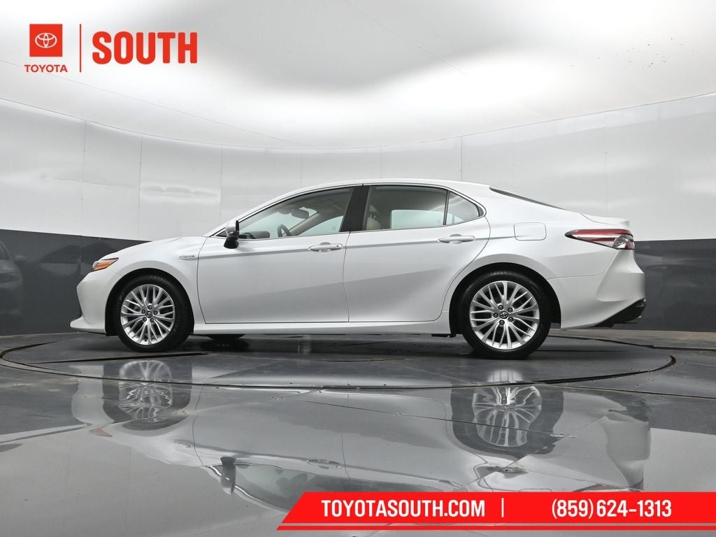 2020 Toyota Camry Hybrid XLE
